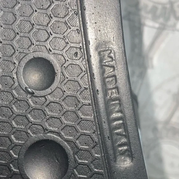 VALENTINO SLIDES ๐ - Picture 4 of 5